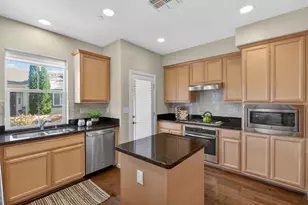 8073 Lido Isle Ln, Sacramento, CA 95831 - Photo 21