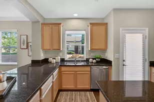 8073 Lido Isle Ln, Sacramento, CA 95831 - Photo 19