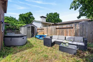 7803 Orchard Woods Cir, Sacramento, CA 95828 - Photo 21