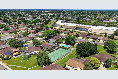 7803 Orchard Woods Circle, Sacramento, CA 95828 - Photo 23