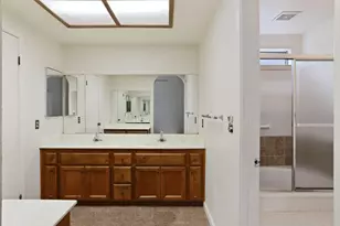 929 Kapareil Dr, Tracy, CA 95376 - Photo 33