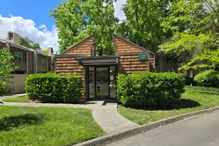 733 Woodside Ln E, Sacramento, CA 95825 - Photo 7