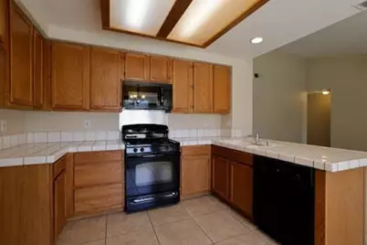 8724 Kentshire Way, Sacramento, CA 95828 - Photo 3