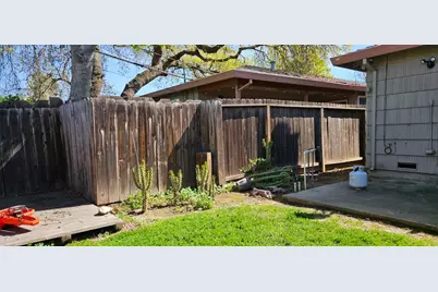 6955 S Land Park Drive, Sacramento, CA 95831 - Photo 17