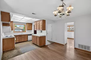 49 Waterglen Cir, Sacramento, CA 95826 - Photo 9