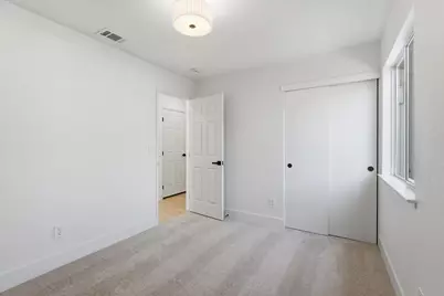 8916 Mandalay Way, Elk Grove, CA 95624 - Photo 15