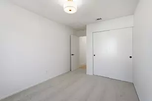 8916 Mandalay Way, Elk Grove, CA 95624 - Photo 17