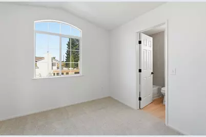 8916 Mandalay Way, Elk Grove, CA 95624 - Photo 43