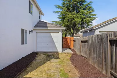 8916 Mandalay Way, Elk Grove, CA 95624 - Photo 47