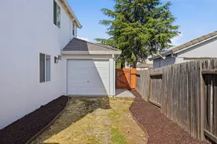 8916 Mandalay Way, Elk Grove, CA 95624 - Photo 47