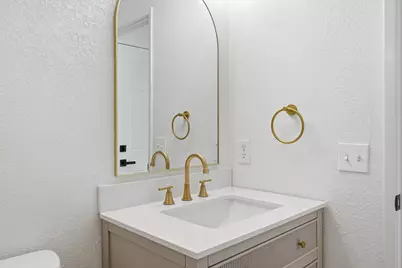 8916 Mandalay Way, Elk Grove, CA 95624 - Photo 13