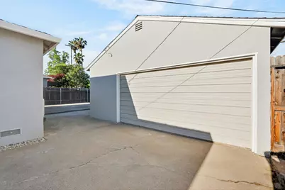 5250 Emerson Road, Sacramento, CA 95820 - Photo 15