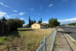 1461 E D St, Oakdale, CA 95361 - Photo 3