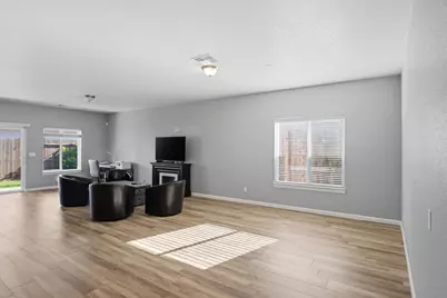 215 E Hawkeye Avenue, Turlock, CA 95380 - Photo 9