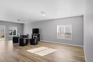 215 E Hawkeye Ave, Turlock, CA 95380 - Photo 9