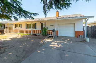 1204 Maple Dr, Oakdale, CA 95361 - Photo 1