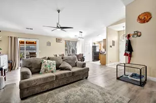 980 Redwood St, Parlier, CA 93648 - Photo 9