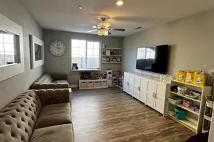 8026 Prairie Hawk Wy, Sacramento, CA 95829 - Photo 17