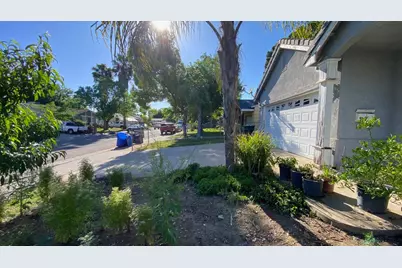 2715 Wood Violet Way, Sacramento, CA 95822 - Photo 3