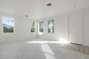 2325 S Creekside Dr, Los Banos, CA 93635 - Photo 3