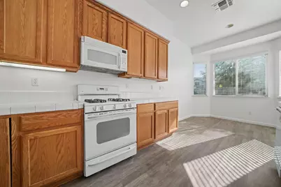 9721 Sand Hollow Way, Elk Grove, CA 95757 - Photo 13