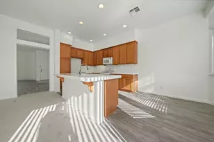 9721 Sand Hollow Way, Elk Grove, CA 95757 - Photo 11