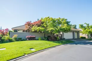 9512 Golf Course Ln, Elk Grove, CA 95758 - Photo 11