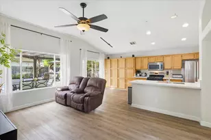 10044 Oglethorpe Way, Elk Grove, CA 95624 - Photo 7