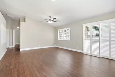8425 Winterberry Drive, Elk Grove, CA 95624 - Photo 5