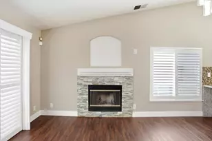 8425 Winterberry Dr, Elk Grove, CA 95624 - Photo 11