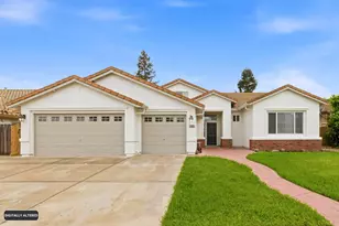 1070 Steele Way, Galt, CA 95632 - Photo 3