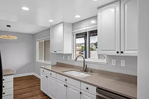 6710 Manassero Way, Sacramento, CA 95820 - Photo 5