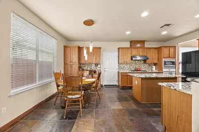 9820 Spring View Way, Elk Grove, CA 95757 - Photo 11