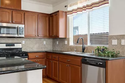 10311 Pedra Do Sol Way, Elk Grove, CA 95757 - Photo 13