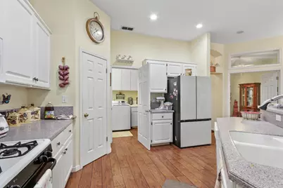 8450 Alameda Park Drive, Elk Grove, CA 95624 - Photo 19