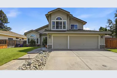 8904 Royal Gate Way, Elk Grove, CA 95624 - Photo 5