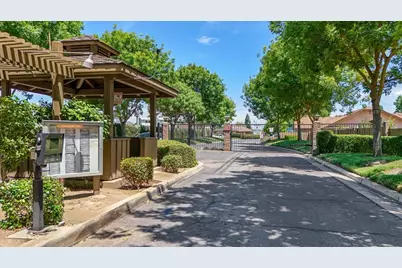 2136 Candy Cane Walk, Manteca, CA 95336 - Photo 51