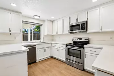 7041 Verdure Way, Elk Grove, CA 95758 - Photo 13