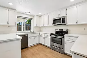 7041 Verdure Way, Elk Grove, CA 95758 - Photo 13