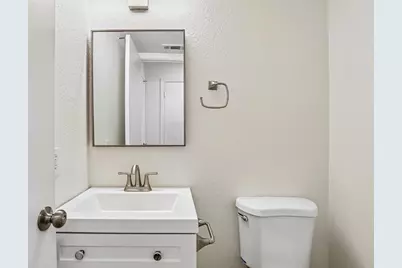 7041 Verdure Way, Elk Grove, CA 95758 - Photo 17
