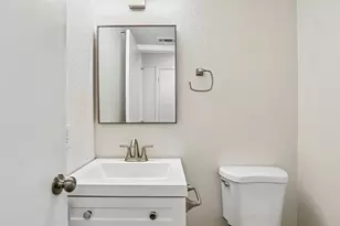 7041 Verdure Way, Elk Grove, CA 95758 - Photo 17