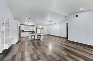 8605 Zircon Crest Ct, Elk Grove, CA 95624 - Photo 11