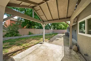 8605 Zircon Crest Ct, Elk Grove, CA 95624 - Photo 27