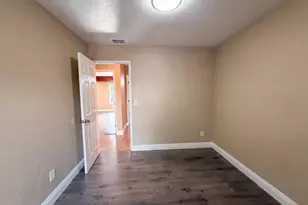 8232 Moorhaven Way, Sacramento, CA 95828 - Photo 15