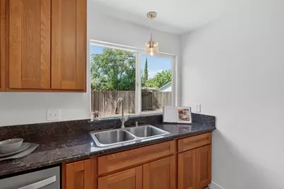 5795 Lerner Way, Sacramento, CA 95823 - Photo 13