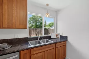 5795 Lerner Way, Sacramento, CA 95823 - Photo 13