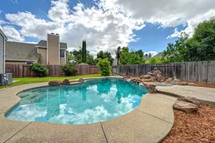 8239 Derbyshire Cir, Sacramento, CA 95828 - Photo 27