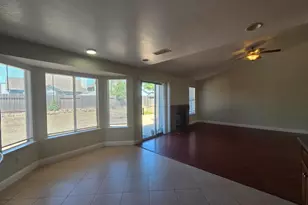 8212 Newbury Park Ct, Sacramento, CA 95828 - Photo 21