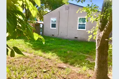877 Eleanor Avenue, Sacramento, CA 95815 - Photo 11