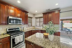 9331 Lakepoint Dr, Elk Grove, CA 95758 - Photo 21
